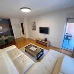 White Homes • Point *