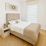 White Homes • Point