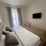 White Homes • Point *