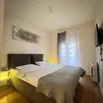 White Homes • Point דירה פודגוריצה