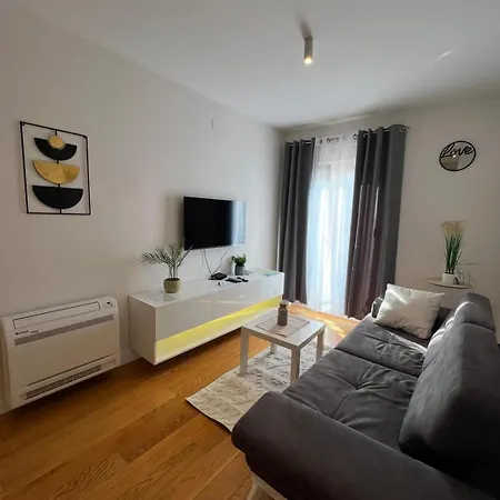 White Homes • Point بودغوريتْسا