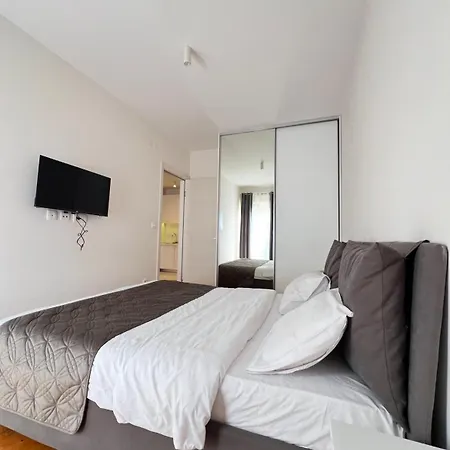 White Homes • Point Apartment *