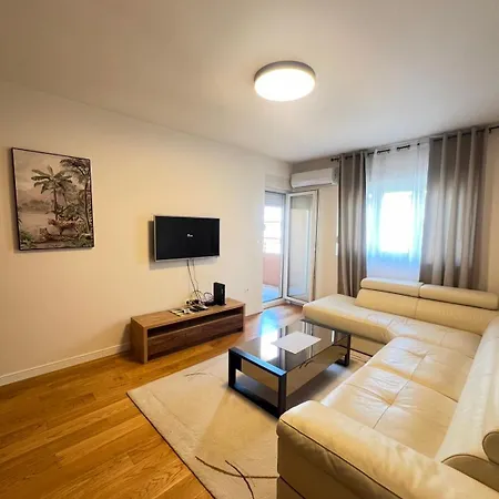 White Homes • Point شقة *