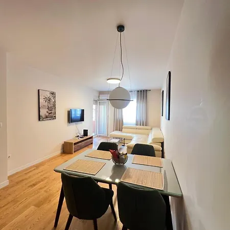 White Homes • Point بودغوريتْسا