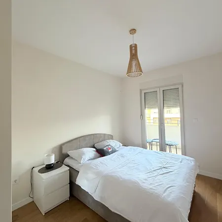 White Homes • Point *