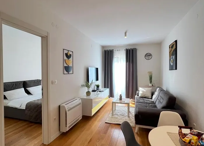 White Homes • Point Apartment