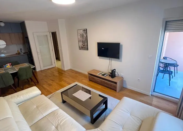 White Homes • Point *