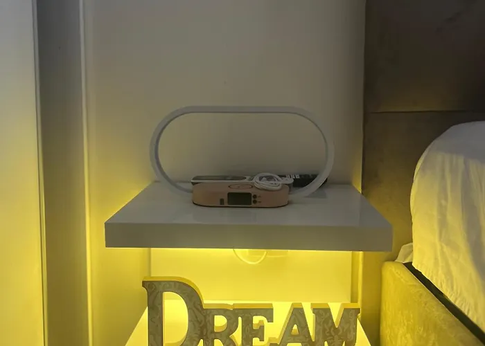 White Homes • Point Apartment *