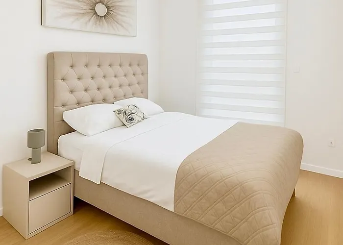 White Homes • Point