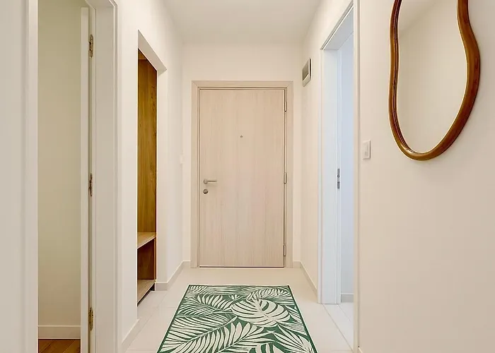 White Homes • Point Apartment