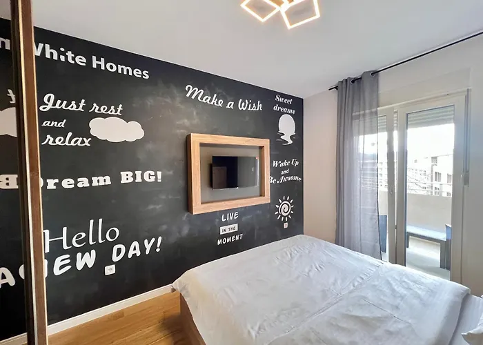 White Homes • Point *